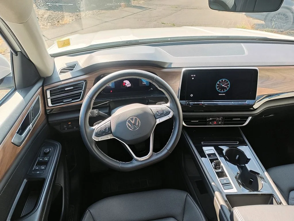 2025 Volkswagen Atlas SE w/Tech - Photo 15