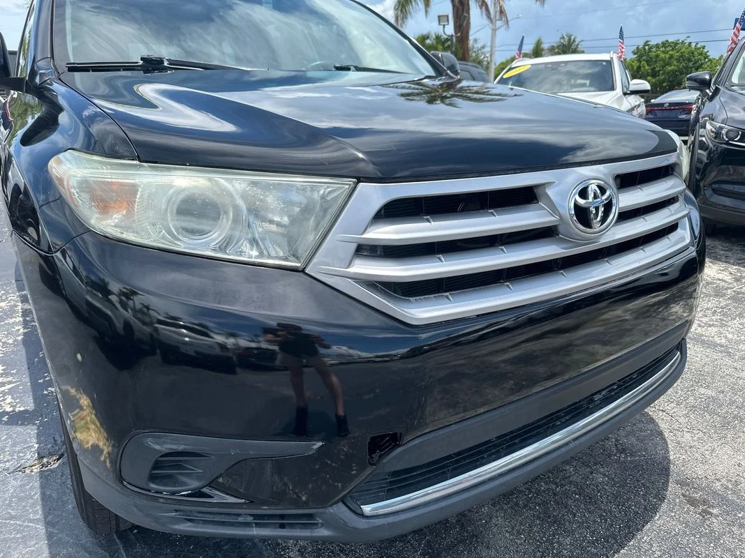 Used 2011  Toyota Base V6 image 11