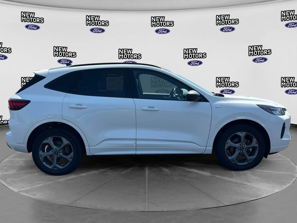 Used 2023 White Metallic Ford ST-Line image 6