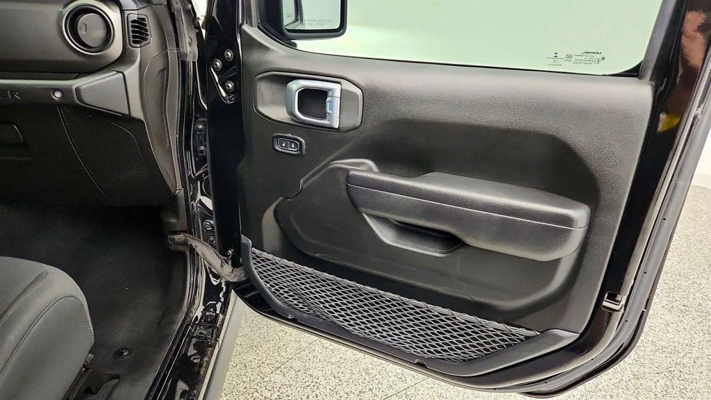 Used 2022 Black Clearcoat Jeep Unlimited Willys 4x4 w/ Sky One-Touch Top & Alpine Audio image 28