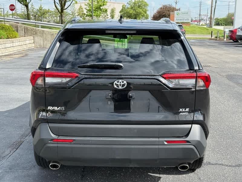 Used 2025 Midnight Black Metallic Toyota XLE image 4