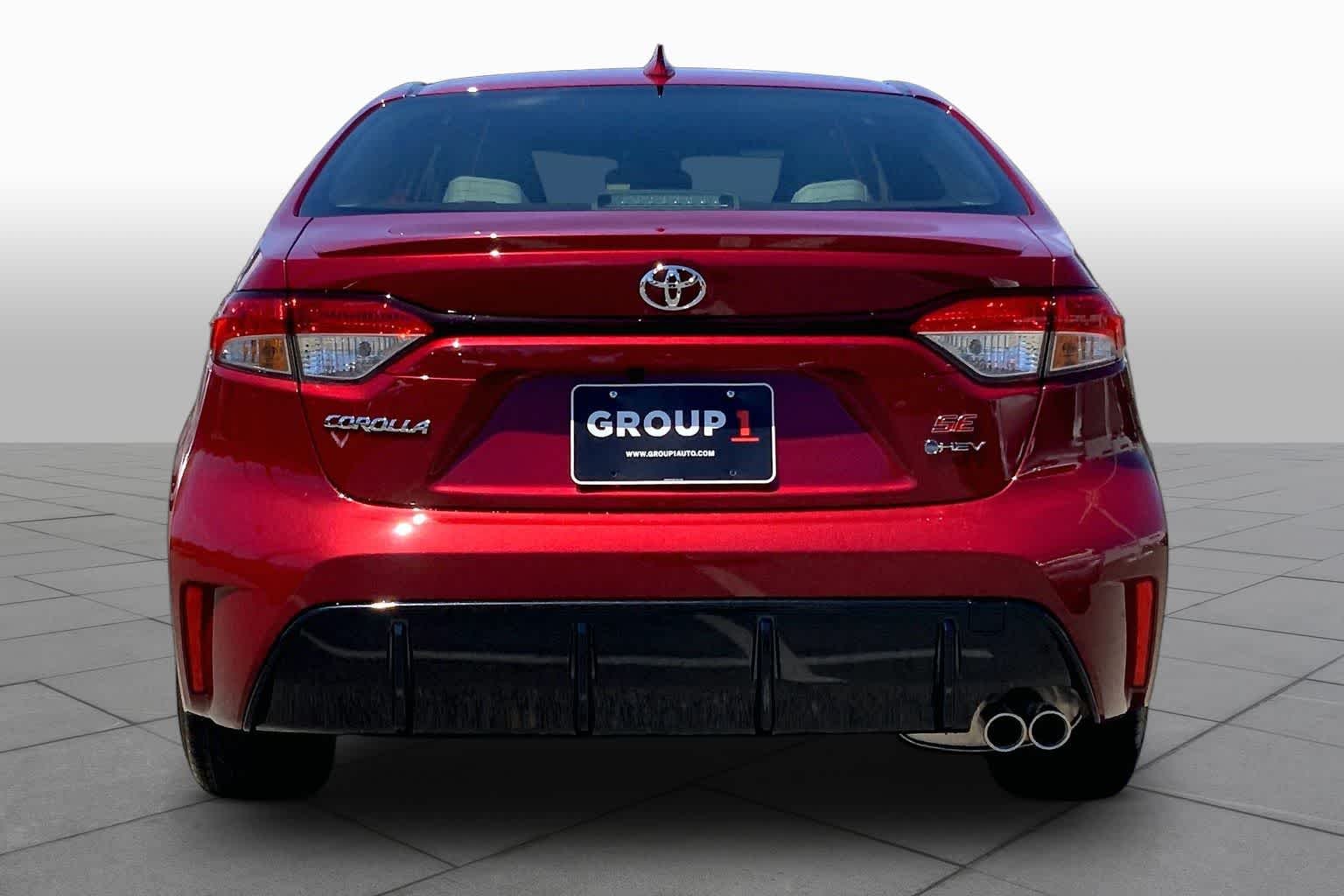 New 2026 Ruby Flare Pearl Toyota Hybrid SE image 4