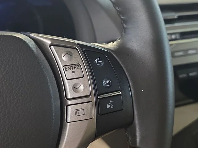 Used 2015 Mica Lexus 350 image 18