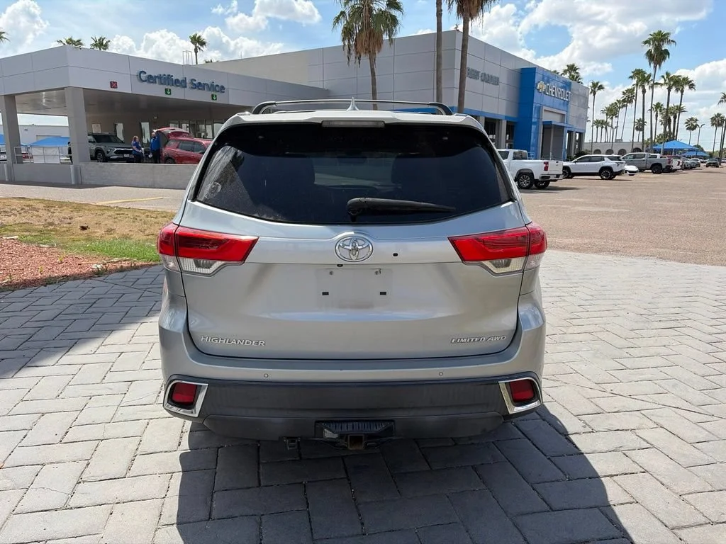 Used 2019  Toyota Limited image 5