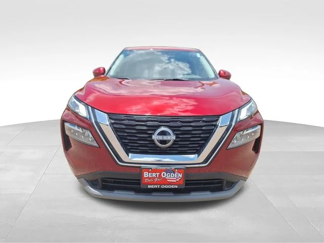 Used 2023 Red Nissan SV image 2