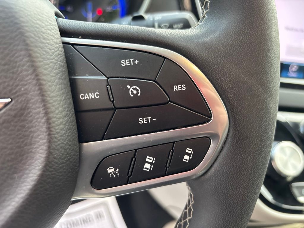 Used 2024 Silver Chrysler Touring L image 23
