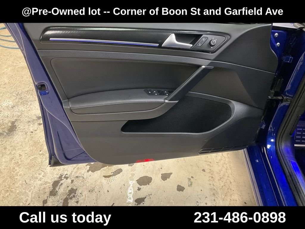 Used 2016  Volkswagen Base image 14