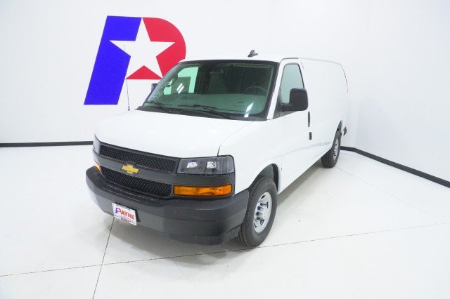 2025 Chevrolet Express 2500 Work Van HD's photo