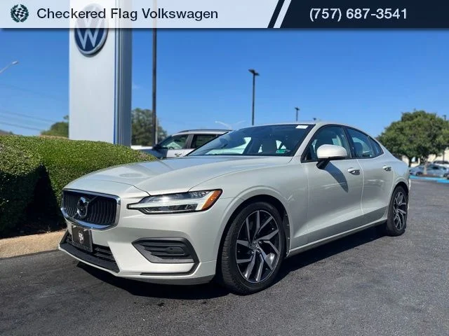 2020 Volvo S60 T5 Momentum's photo