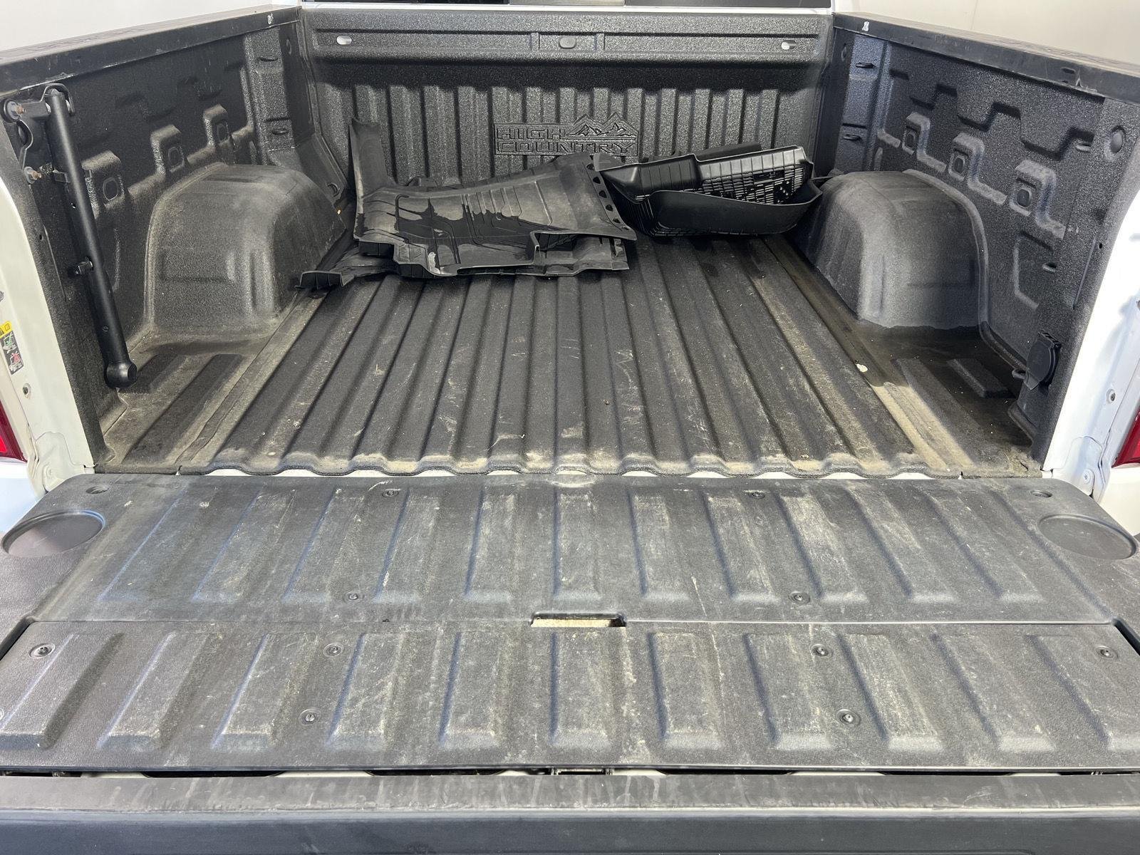 Used 2021 Pearl Chevrolet High Country image 26