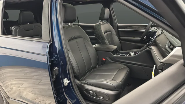 New 2026 Fathom Blue Pearl-Coat Exterior Paint Jeep Limited image 23