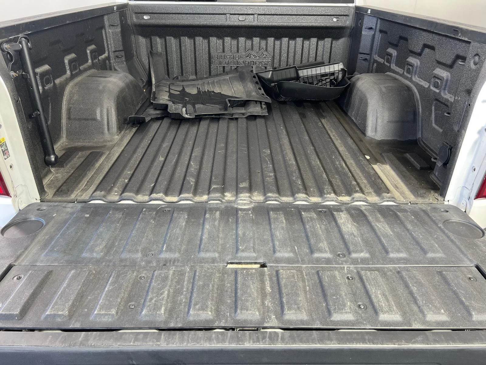Used 2021 Pearl Chevrolet High Country image 26