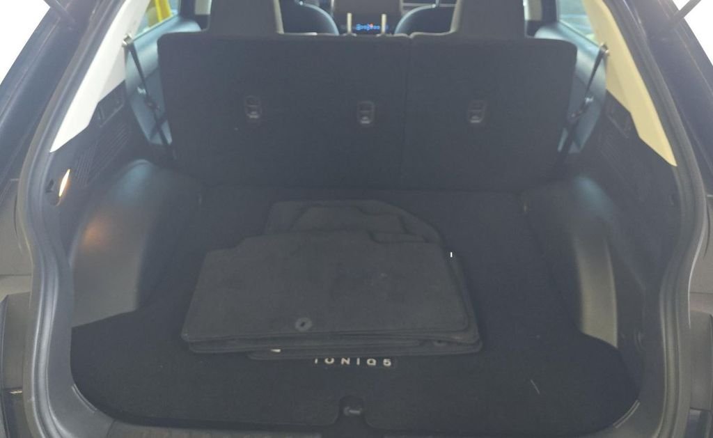 Used 2023 Black Hyundai SE image 12