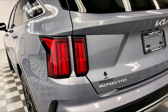 Used 2023 Everlasting Silver Kia SX image 35