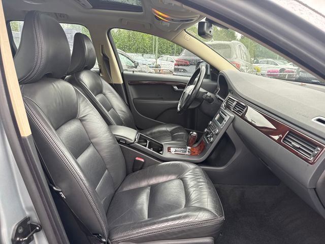 Used 2008 Electric Silver Metallic Volvo 3.2 image 9