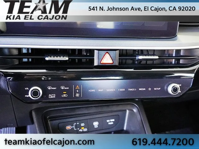 Used 2025 White Kia LXS image 28