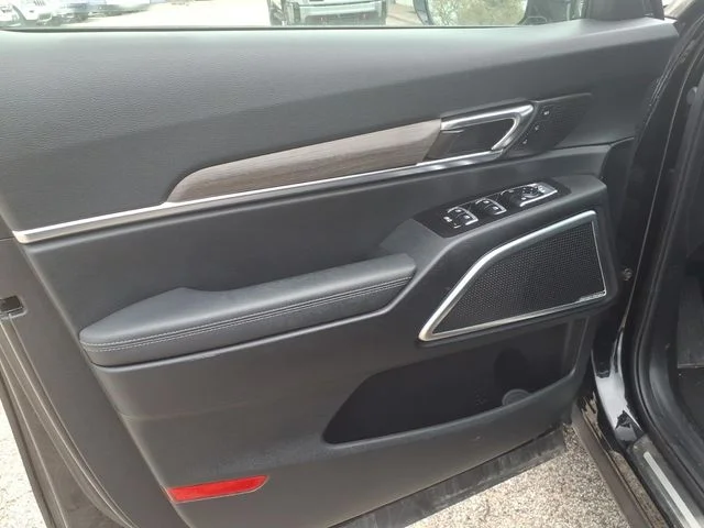 Used 2022  Kia SX image 16