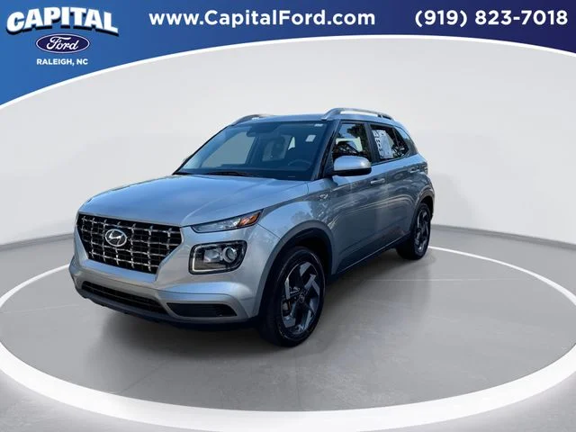 Used 2025 Silver Hyundai SEL image 4
