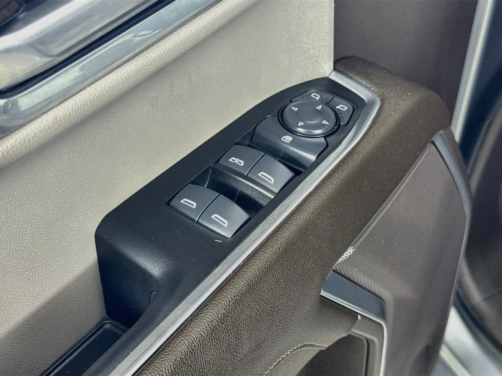 Used 2025 Sterling Gray Metallic Chevrolet LT image 18