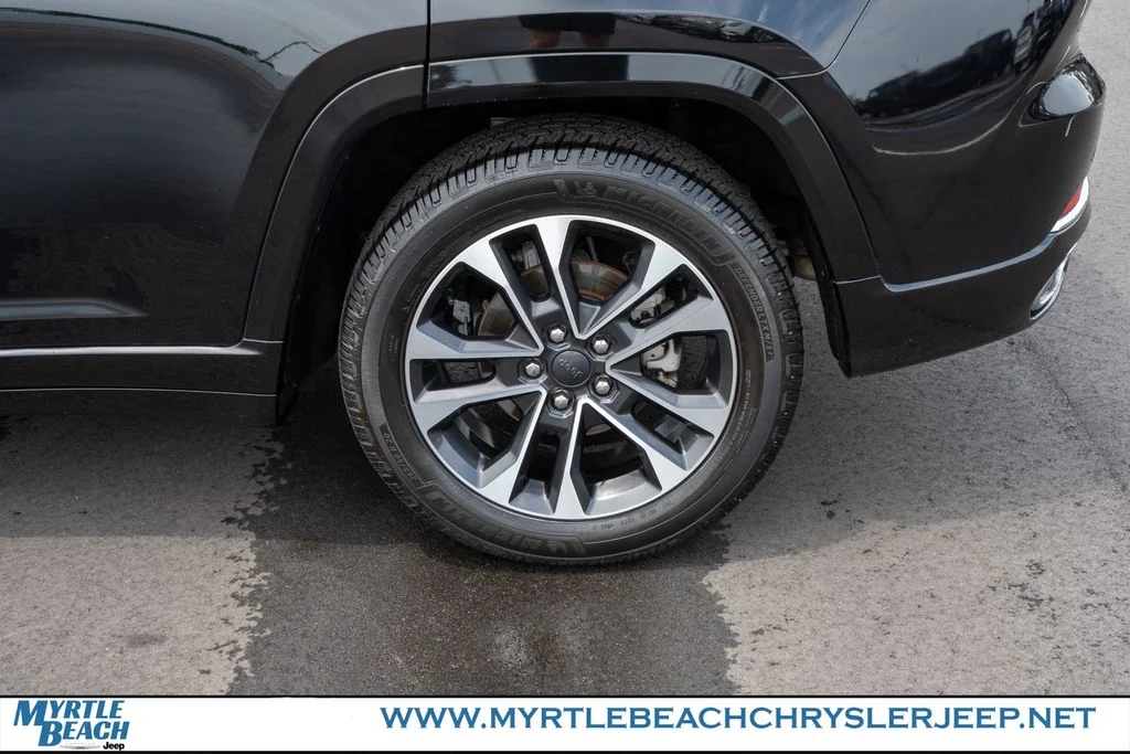 Used 2022 Diamond Black Jeep Overland image 12