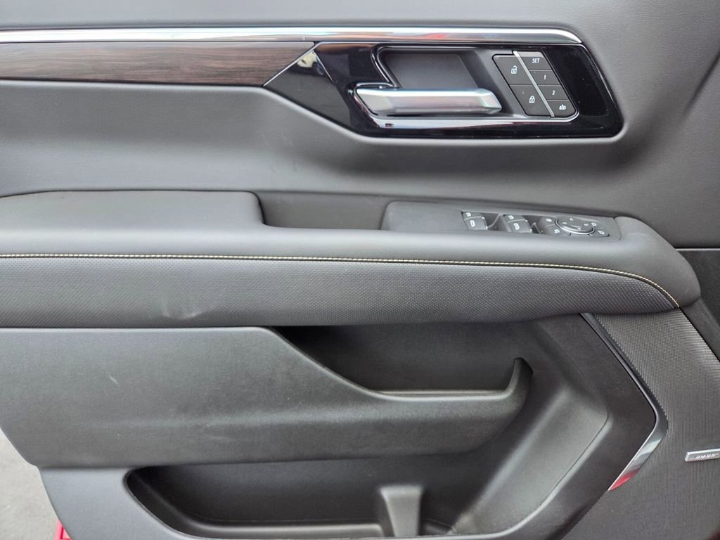2025 Chevrolet Suburban Premier - Photo 11