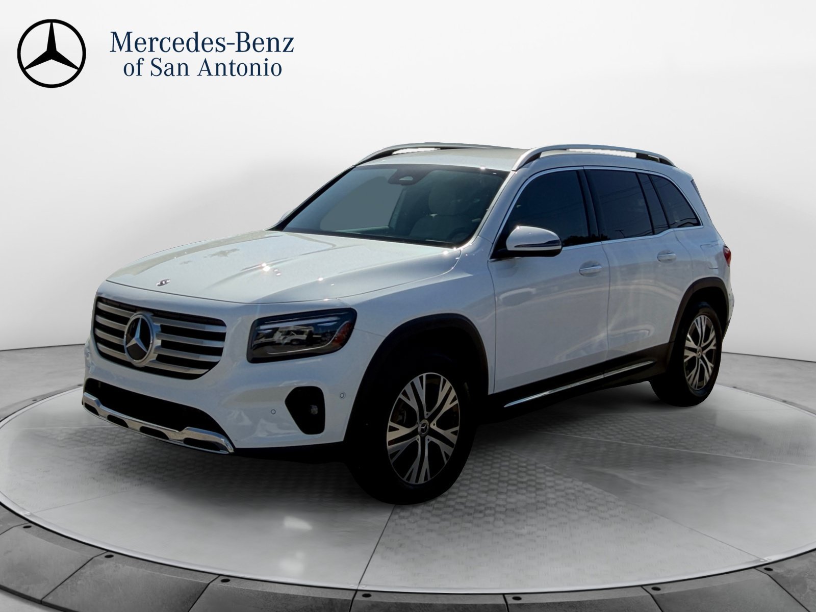 Used 2025 Polar White Mercedes-Benz GLB 250 image 3