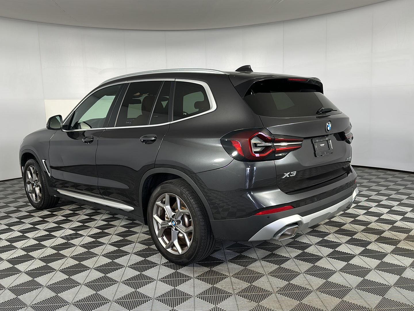Used 2023 Dark Graphite Metallic BMW xDrive30i image 27
