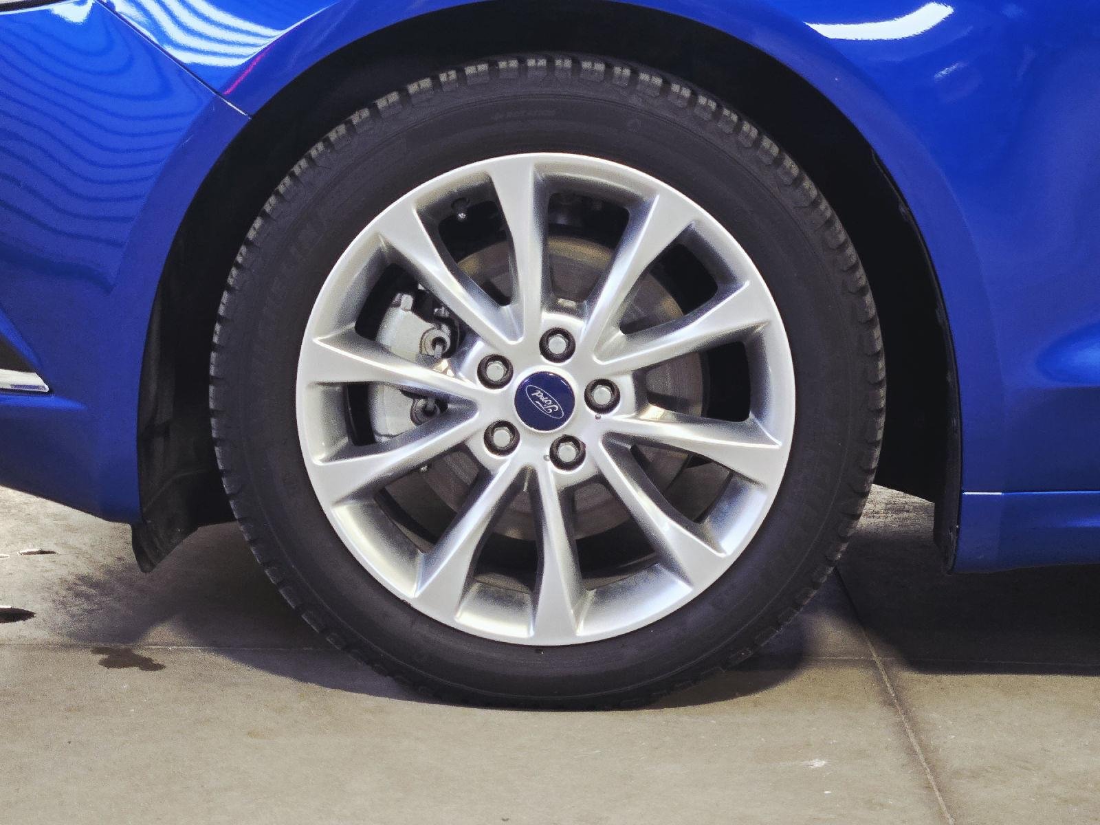 Used 2017 Lightning Blue Ford SE image 9