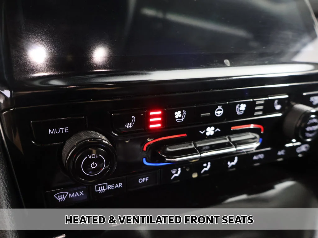 Used 2022 Midnight Jeep 4xe image 10