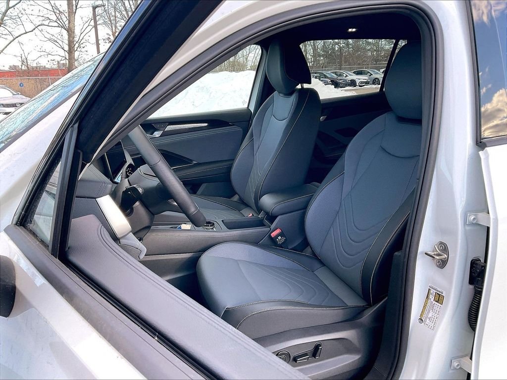 New 2026 White/off-white Volkswagen 2.0T SE R-Line Black image 11