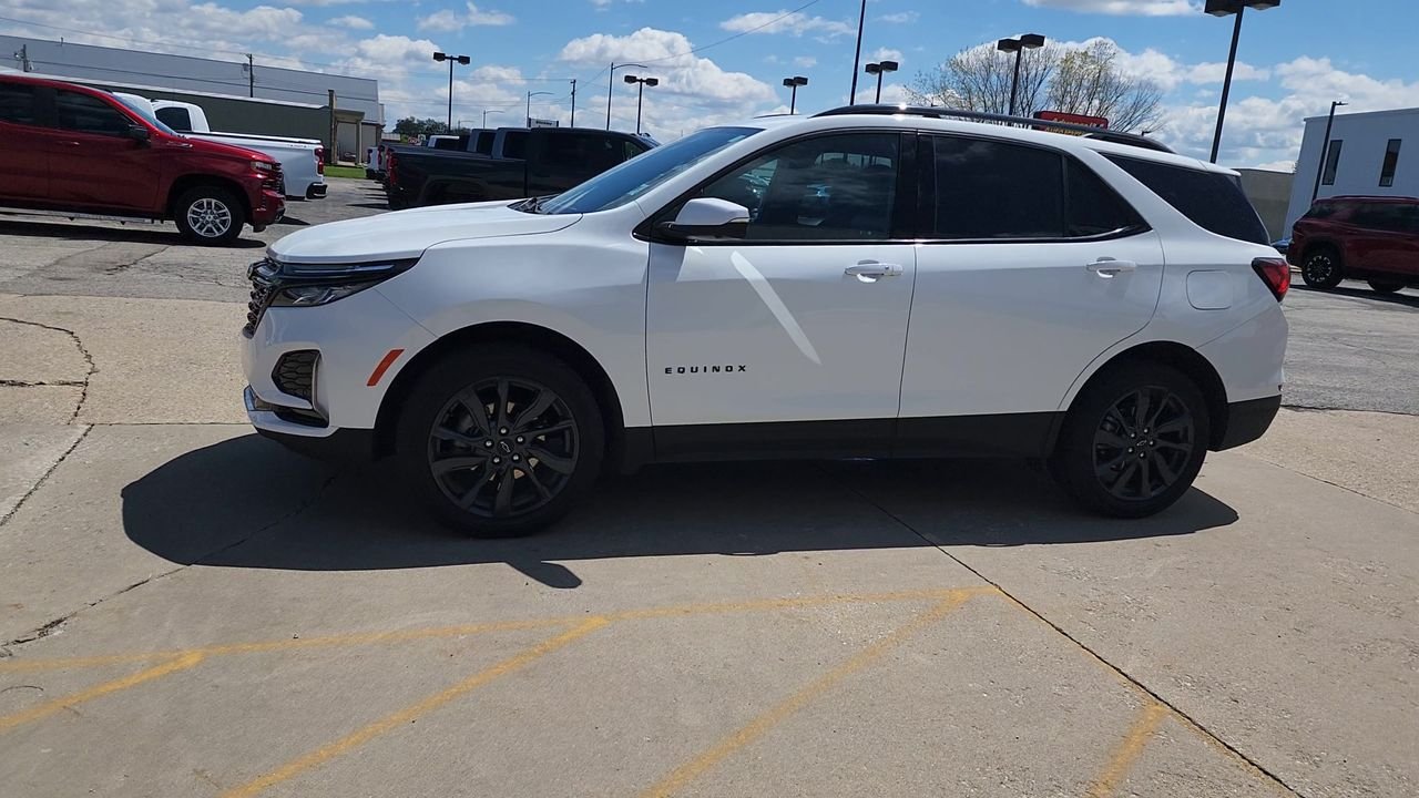 Used 2024 Summit White Chevrolet RS image 3