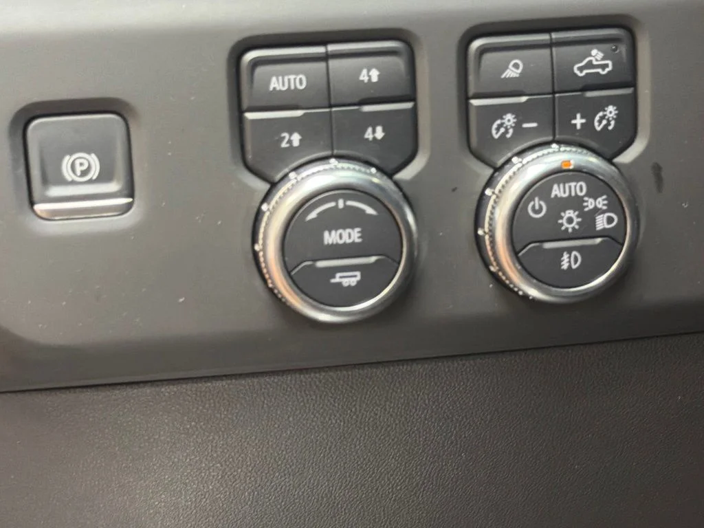 Used 2025 Sterling Metallic GMC Denali image 21
