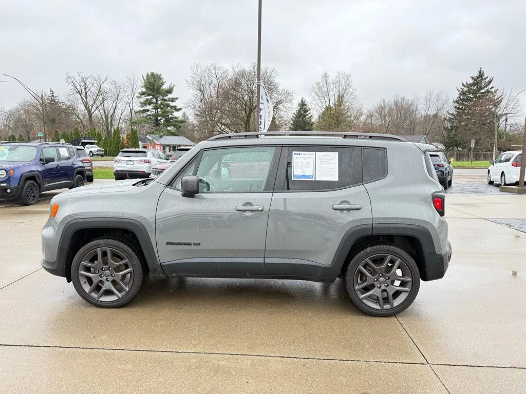 Used 2021 Gray Jeep Latitude image 4