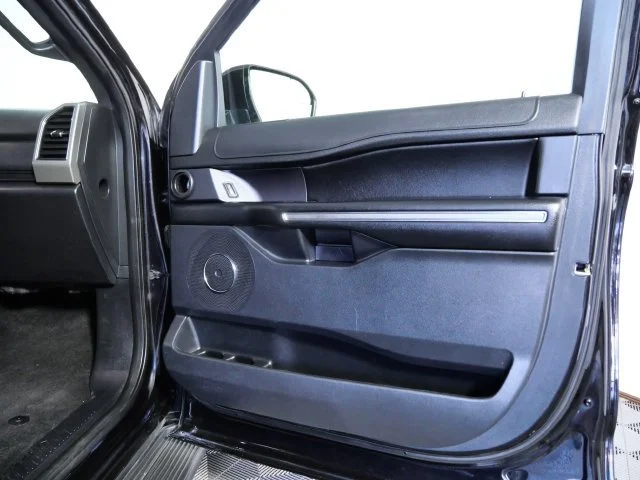 Used 2019 Black Ford XLT image 9