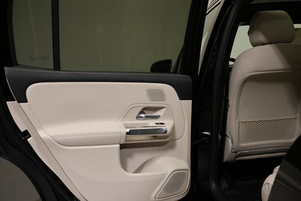 Used 2026 Night Black Mercedes-Benz GLB 250 image 41