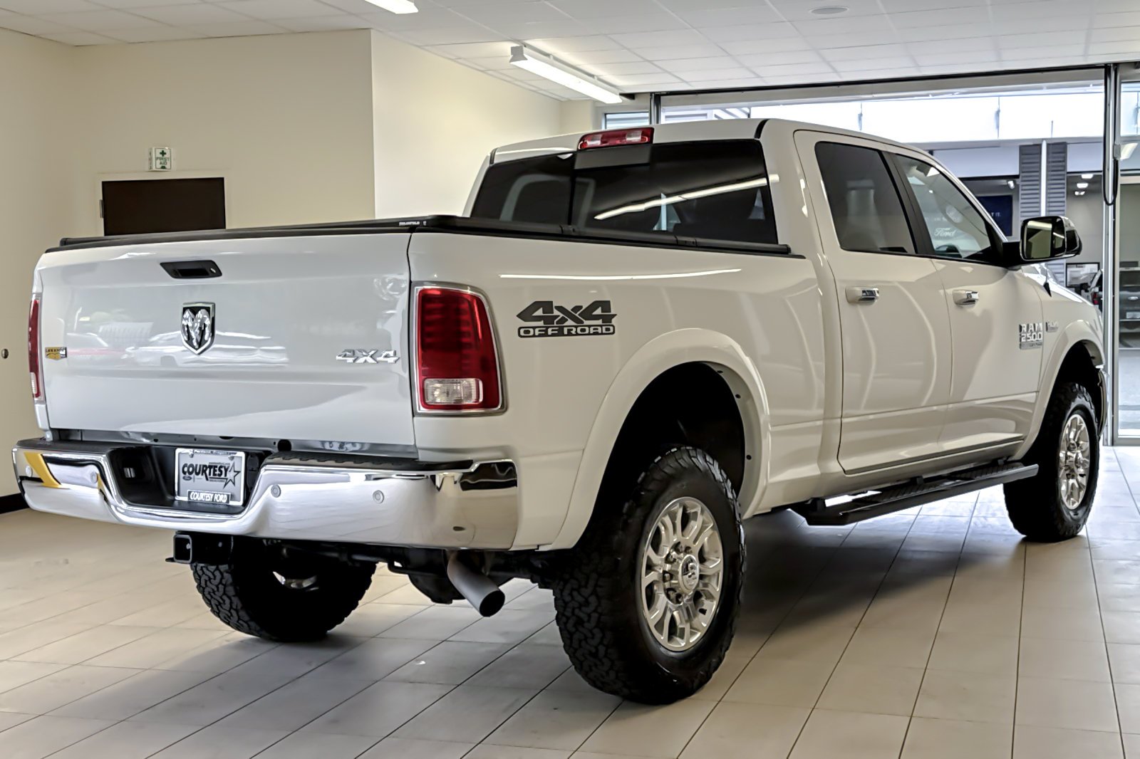 Used 2018 Bright White Clearcoat Ram Laramie image 4