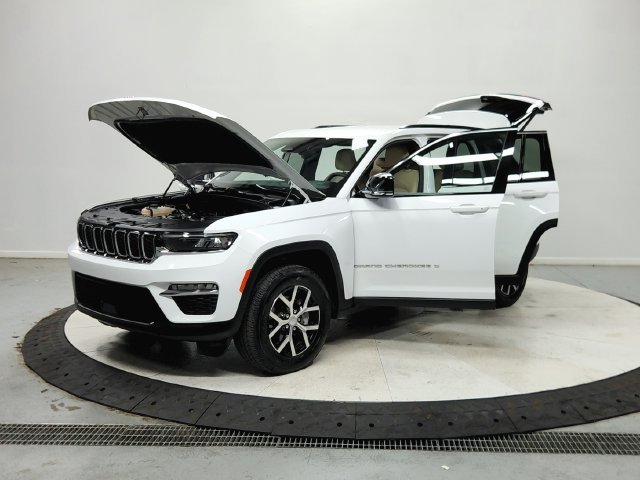 Used 2024 White Jeep Limited image 12