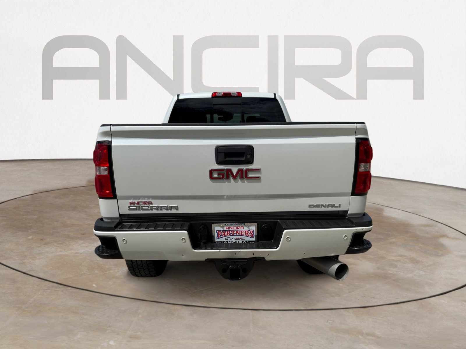 Used 2019 WHITE FROST TRICOAT GMC Denali image 9