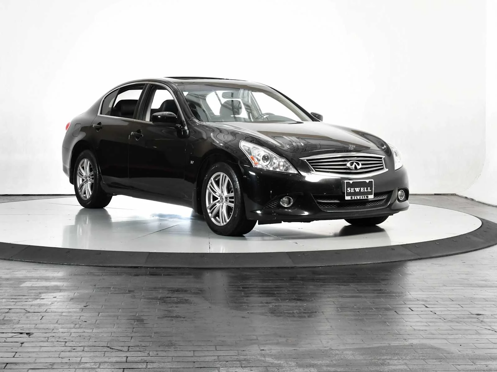 Used 2015 Black Obsidian INFINITI  image 7