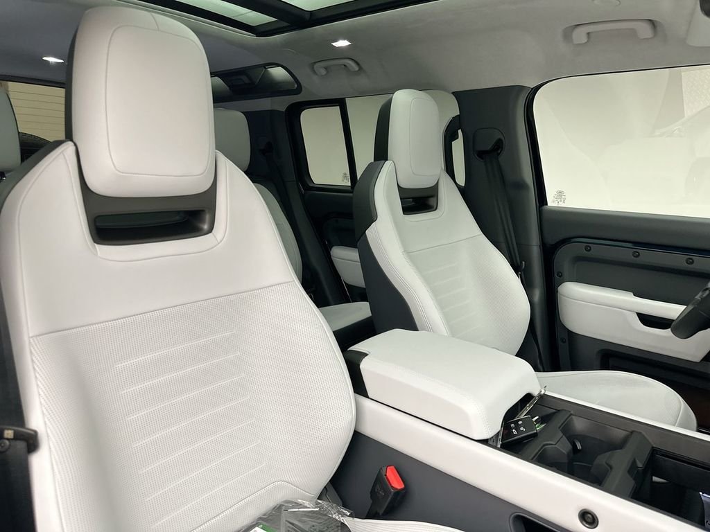 New 2026 Sargasso Blue Land Rover OCTA image 14