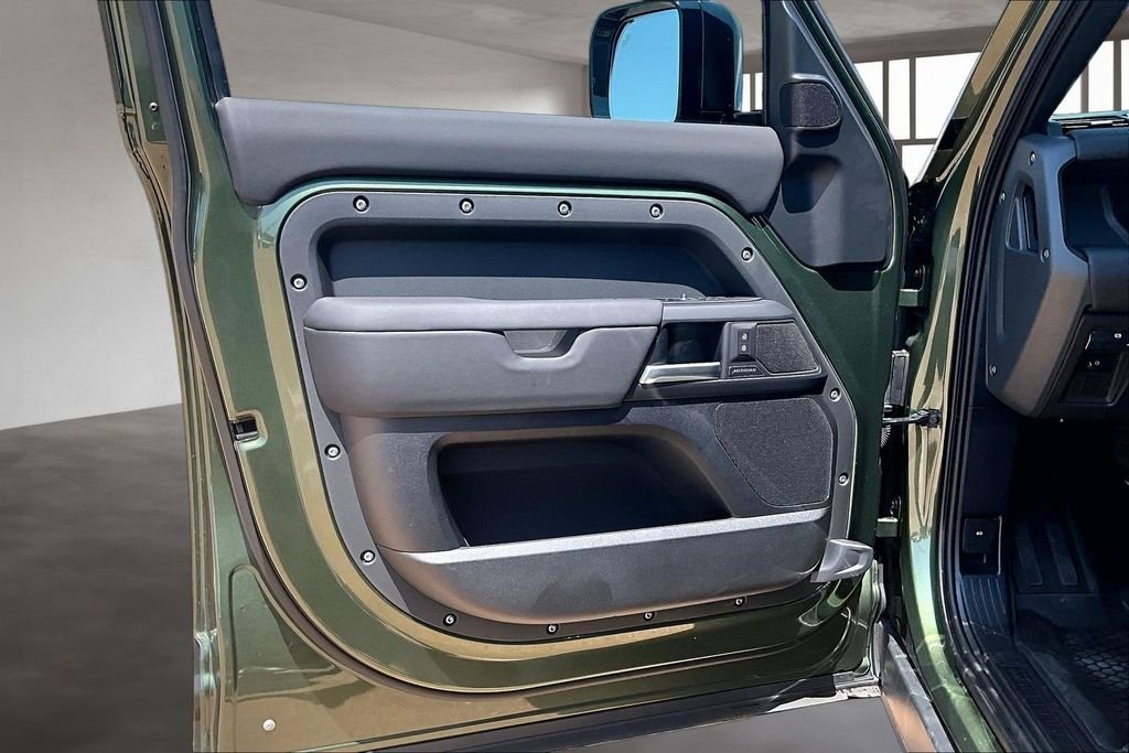 Used 2026 Green Land Rover S image 17