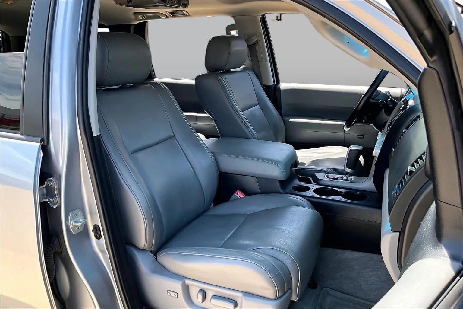 Used 2010 Silver Sky Metallic Toyota Ltd image 8