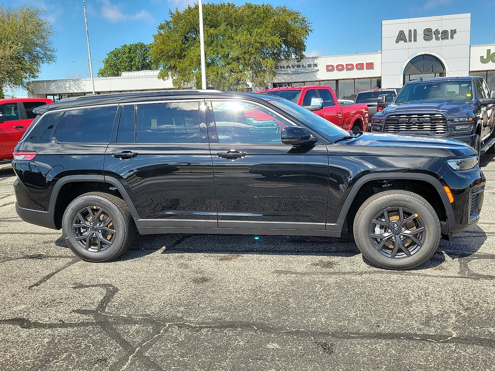 New 2027 High Gloss Black Jeep L LAREDO ALTITUDE 4X4 image 5