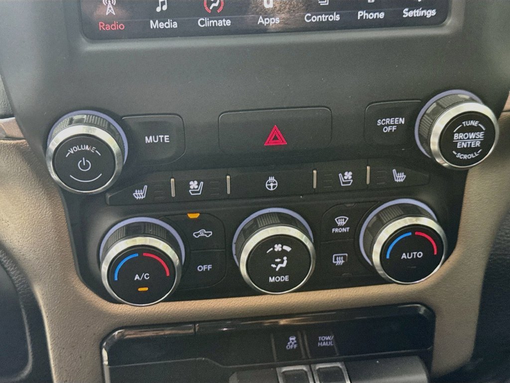 Used 2019 Diamond Black Crystal Pearlcoat Ram Laramie image 18