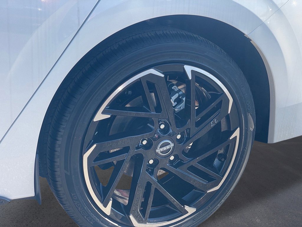 New 2026 Aspen White Tricoat/Super Black Nissan SR image 9