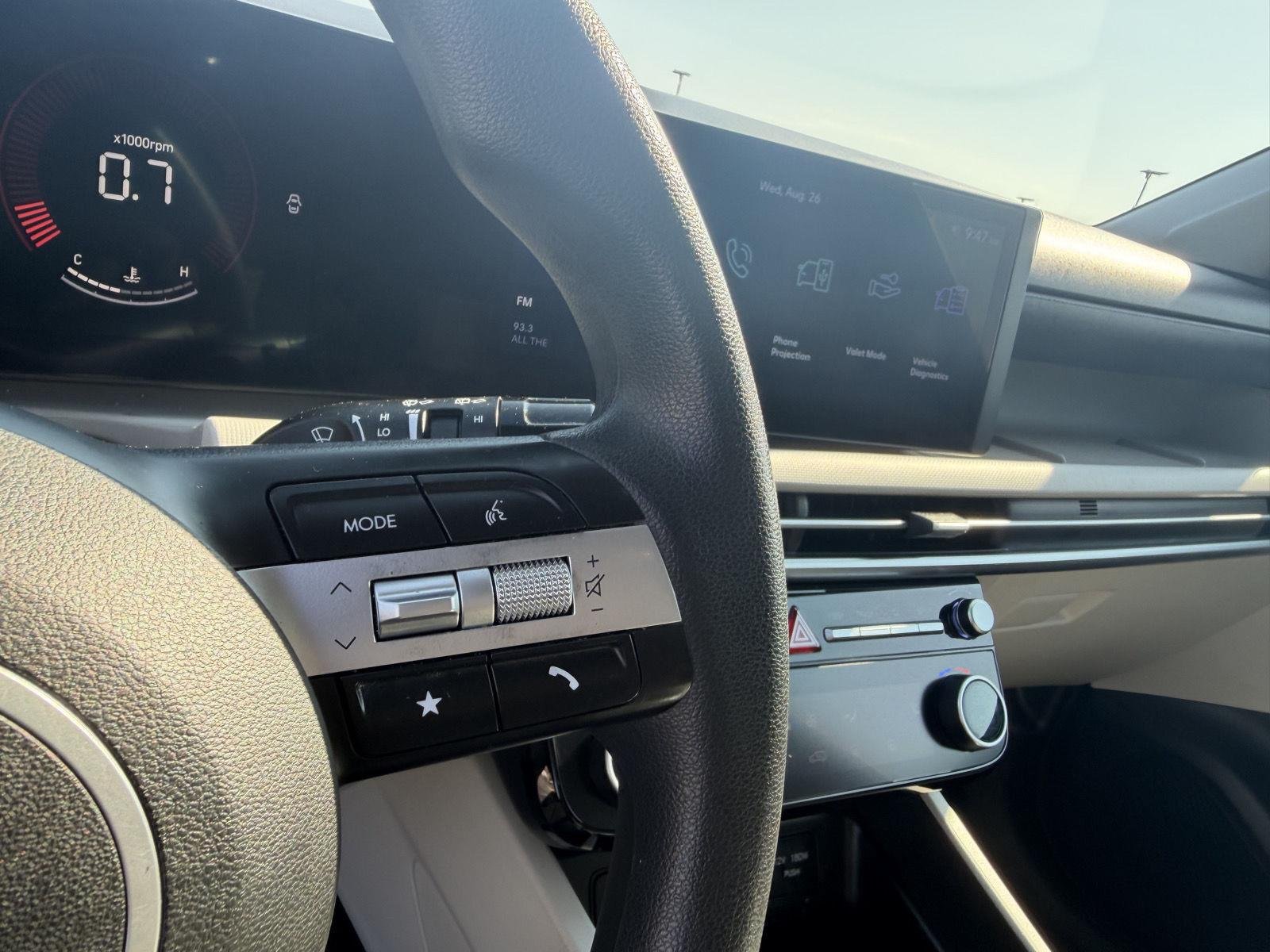 Used 2025 Hampton Gray Hyundai SEL image 23