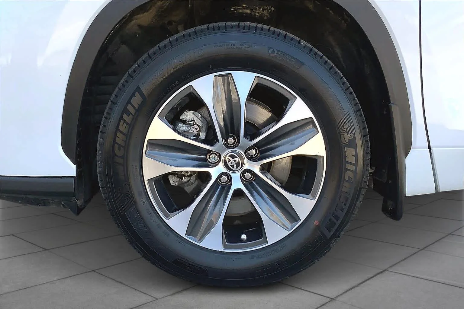 Used 2023 Wind Chill Pearl Toyota XLE image 11