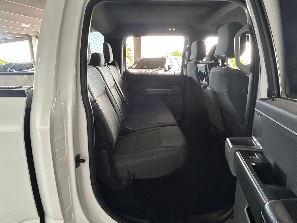 Used 2025 Oxford White Ford XLT image 35