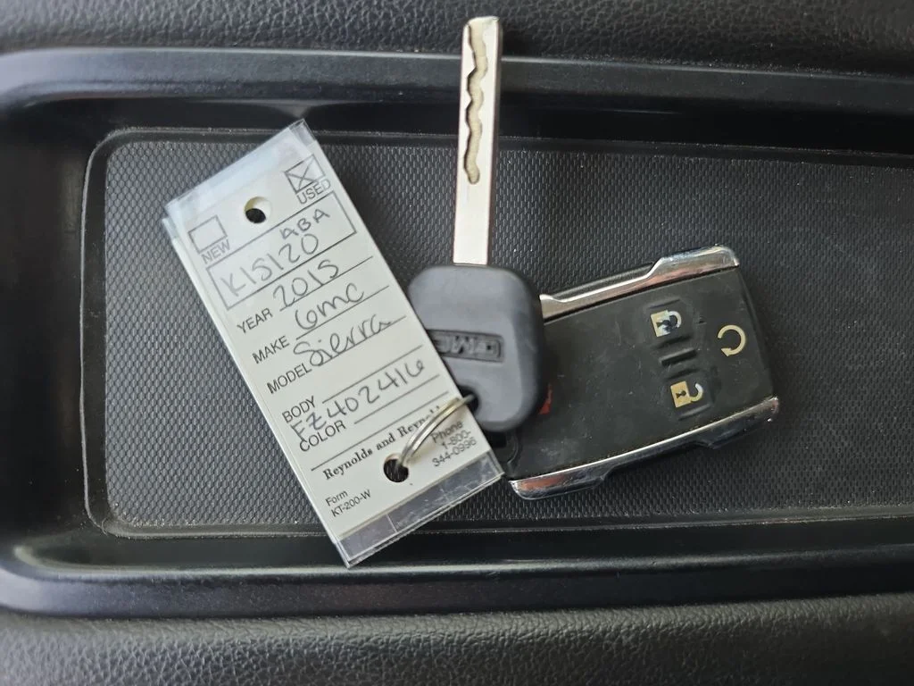 Used 2015 Silver GMC SLT image 17