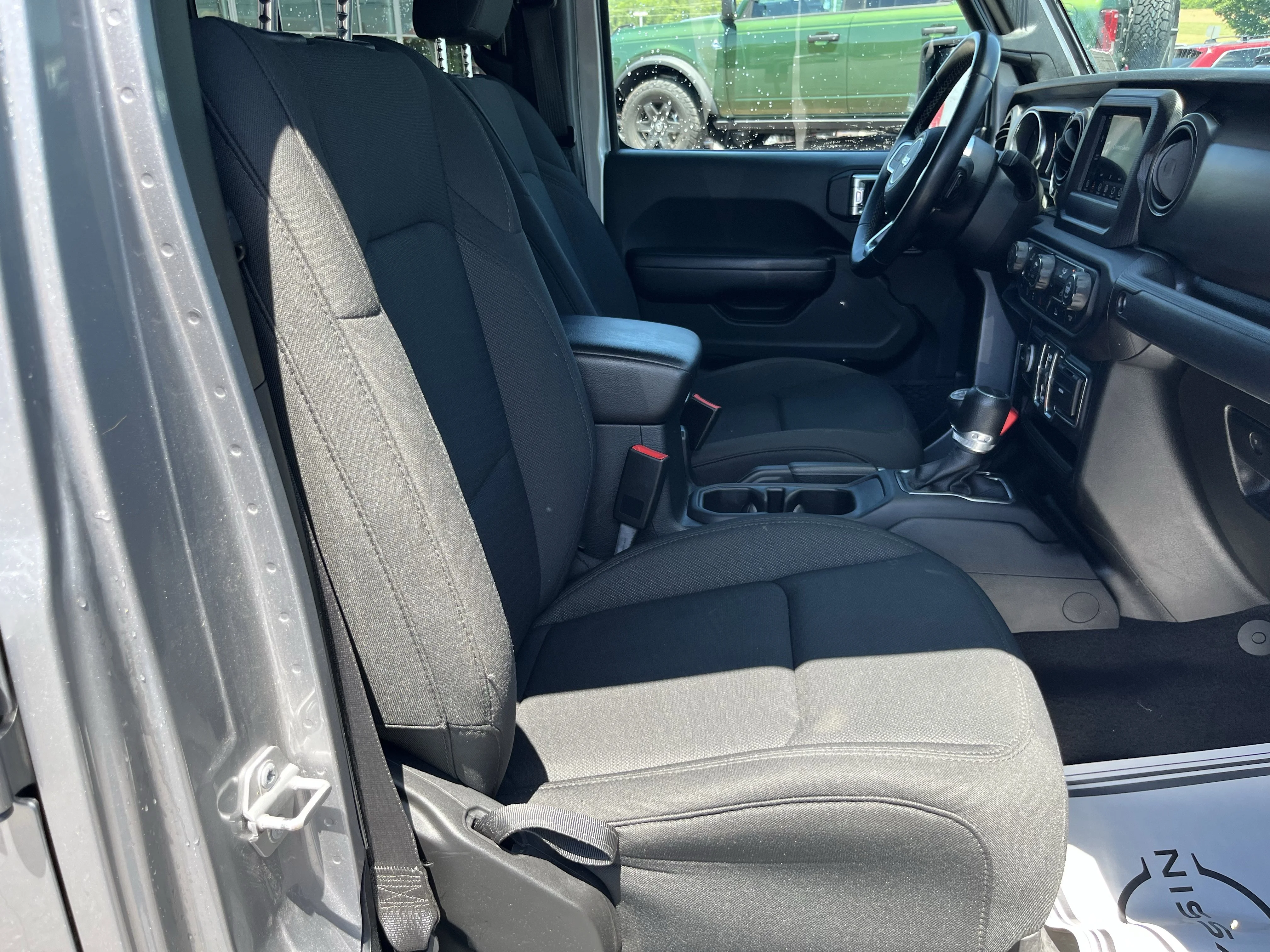 Used 2020 Billet Silver Metallic Jeep Sport image 3